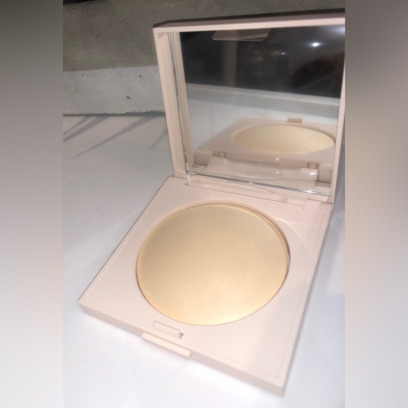 BNIB Laura Mercier Real Flawless Luminous Pressed Setting Powder - Translucent - Picture 8 of 10